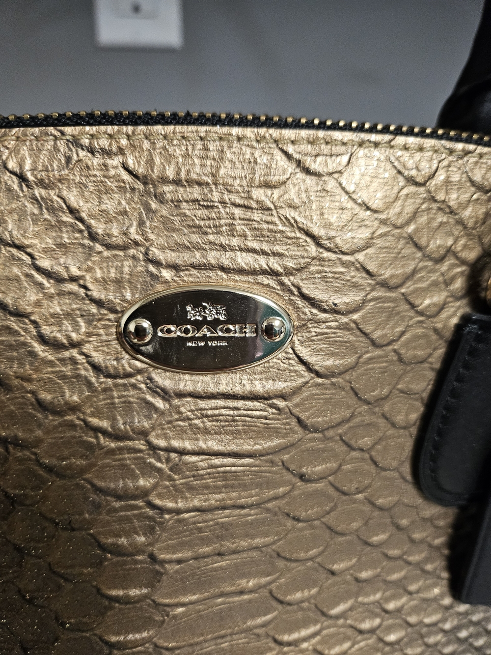 COACH CORA DOMED SNAKEPRINT SATCHEL CROSSBODY BAG GOLD - Picture 2 of 13